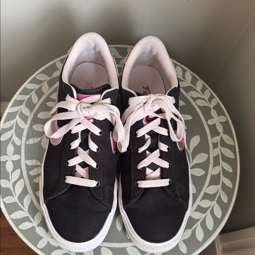 Nike Women's Black and Light Pink Sneakers sz 9 - Picture 5 of 9